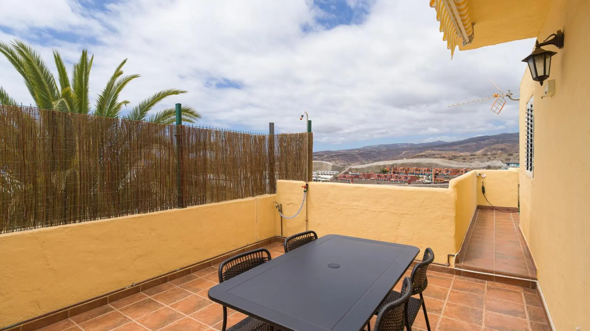 Private Solarium Home Beach Views - Jacuzzi Mogan Apartment