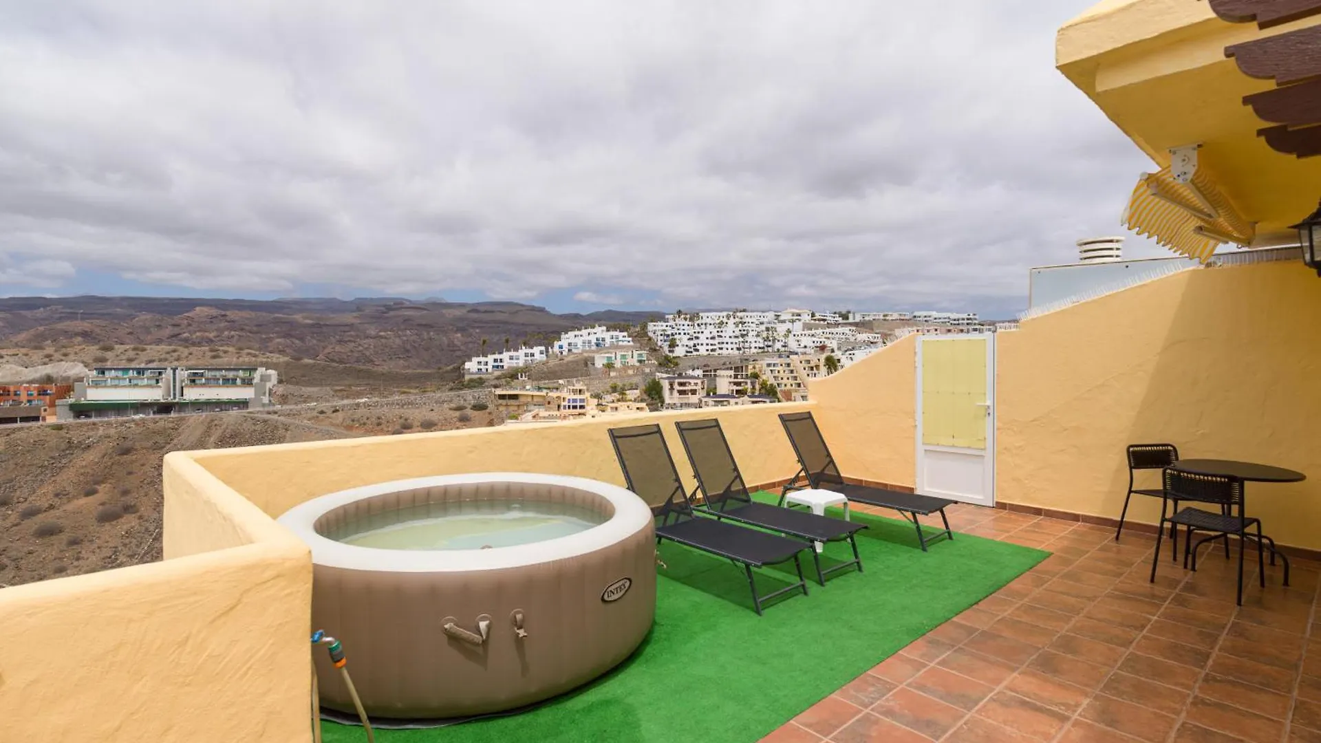 Private Solarium Home Beach Views - Jacuzzi Mogan Apartment